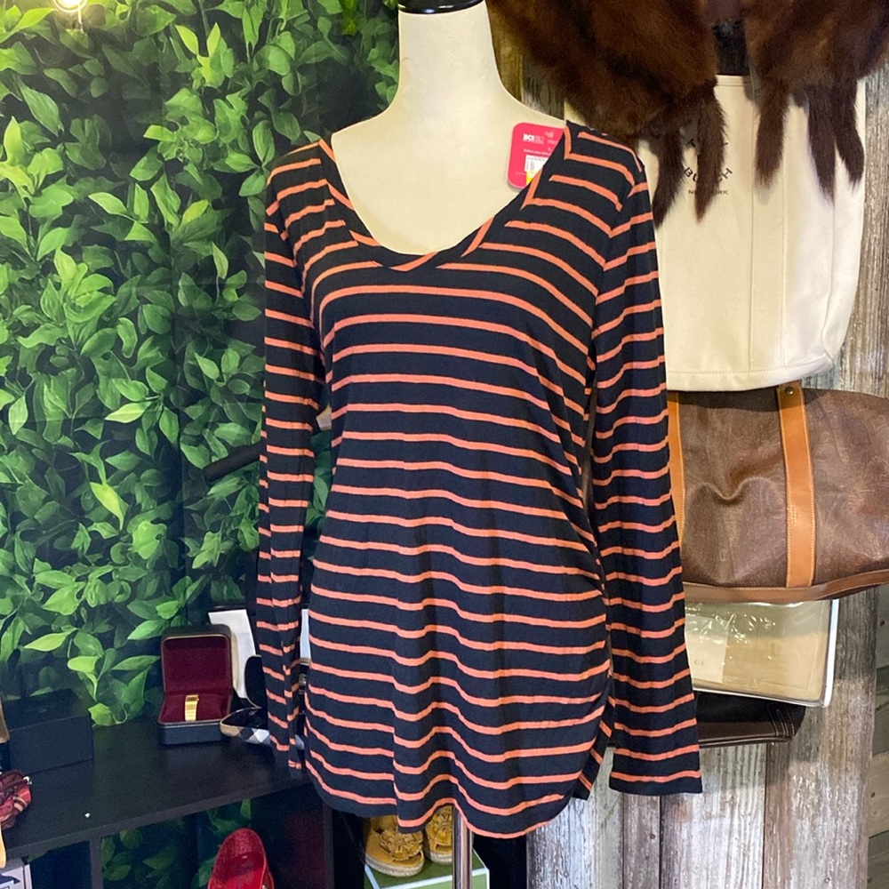 Isabel Maternity long shirt. Black and orange